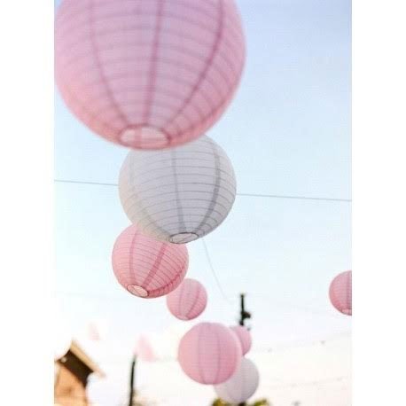 Boules rondes couleurs pastels, lampions rose poudre et argent 